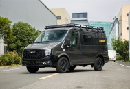 露营车看这款就够了！10多万可当家用车开，可进出地库能吃饭午休